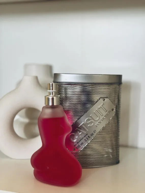 Pyramide olfactive: fleur d'oranger, mandarine, badiane de chine, poire, rose note de coeur: iris, gingembre, prune, orchidée, ylang ylang, tubéreuse note de fond: ambre, musc, vanille, cannelle, bois de santal